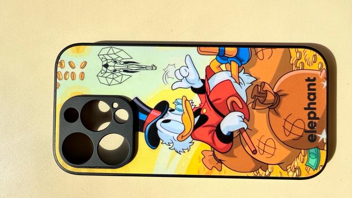 Чехол на IPhone 16 pro