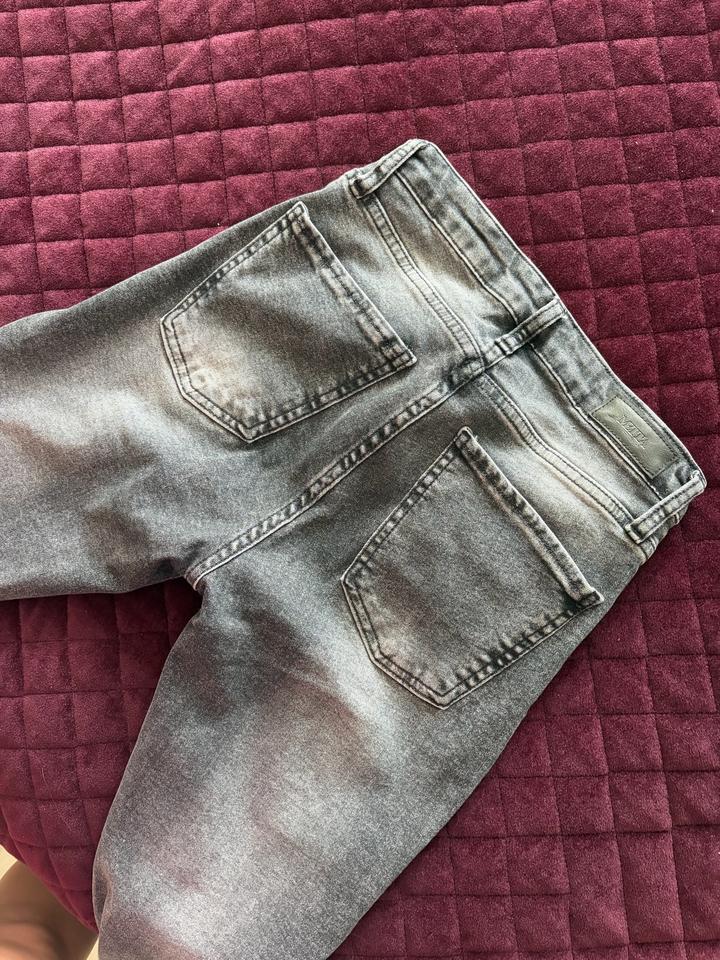 Джинсы серые Metta 36р