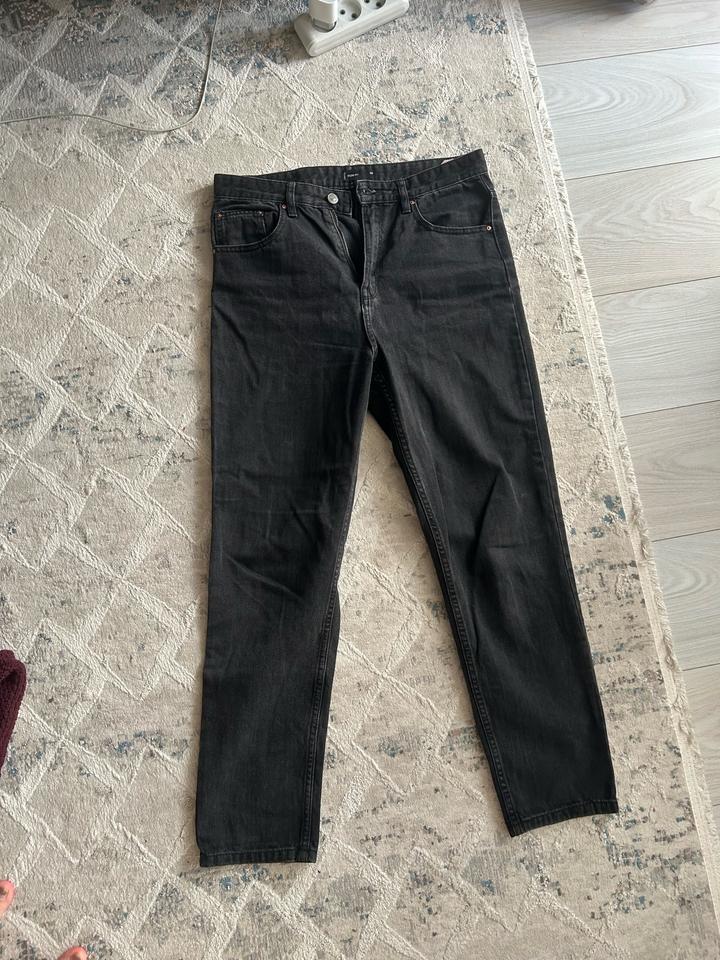 джинсы черные