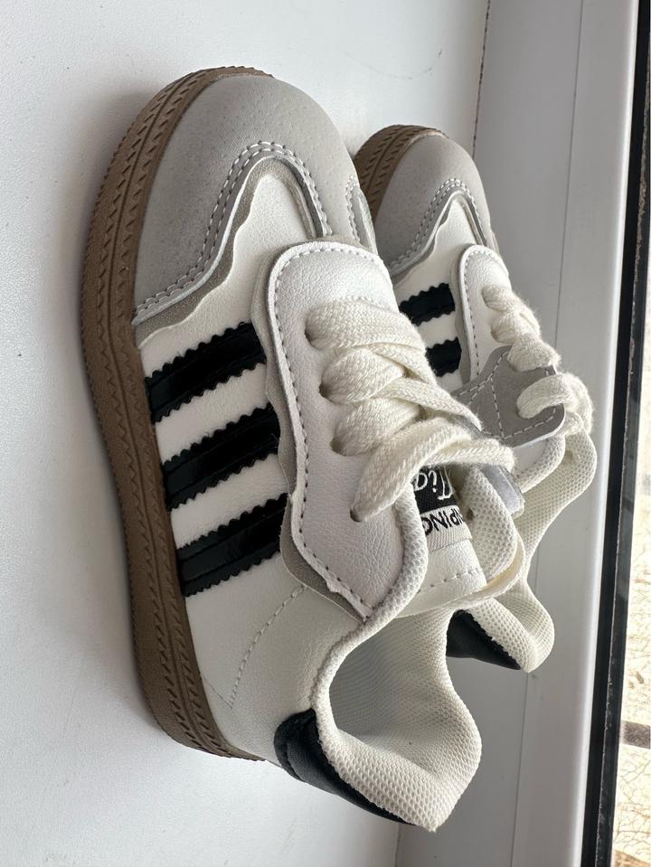 Новые кроссовки 26рр