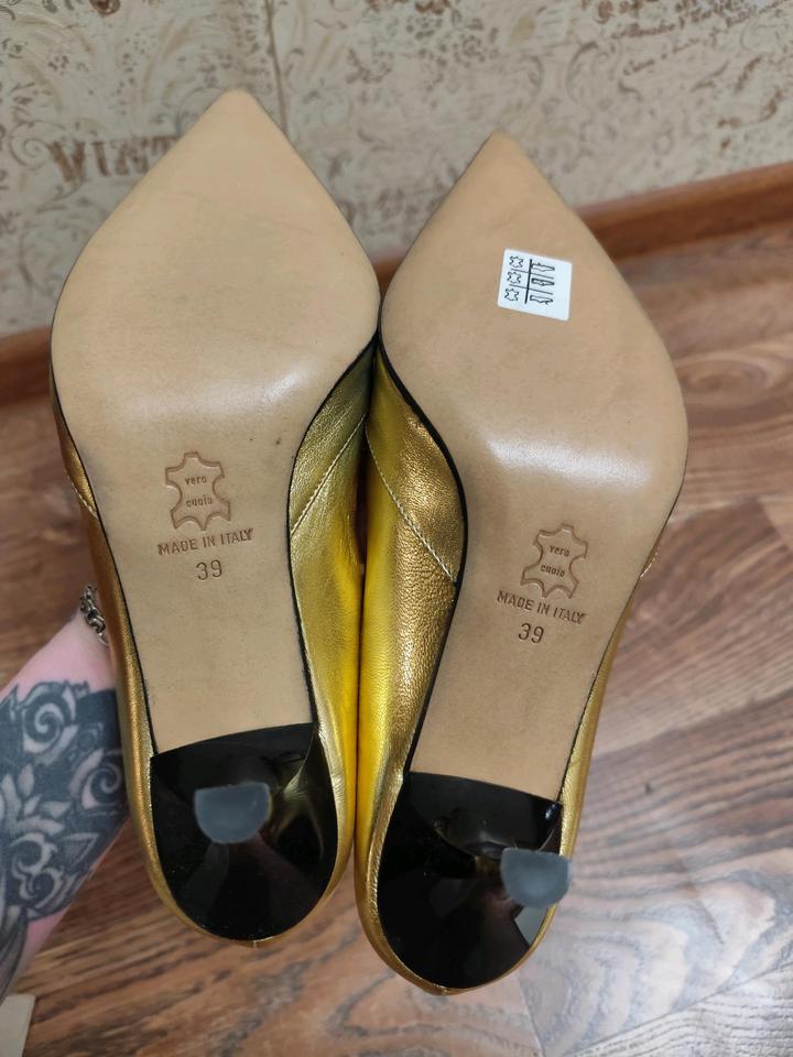 Итальянская обувь в золотистом цвете Оригинал.