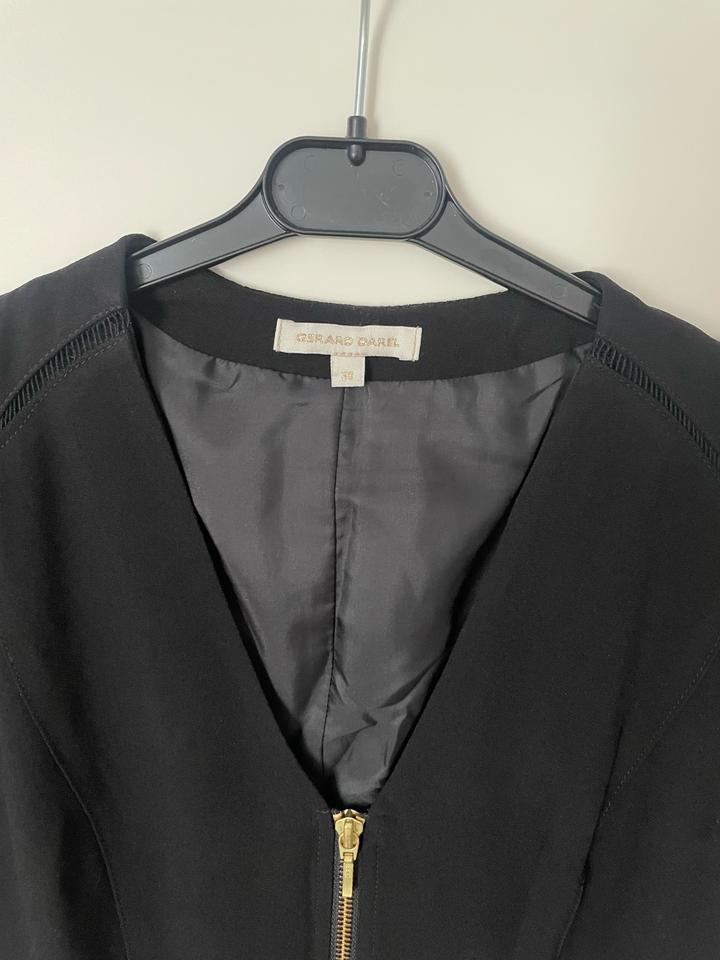 Платье на молнии