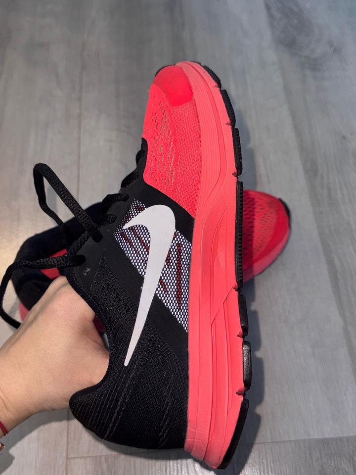 Кроссовки Nike