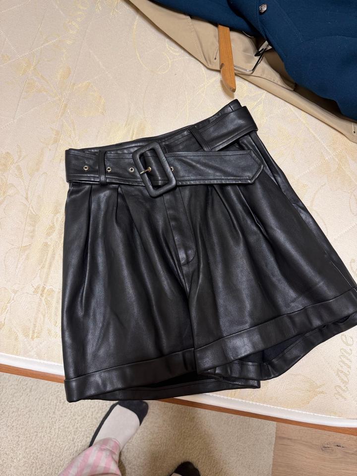 Кожаные шорты Love republic