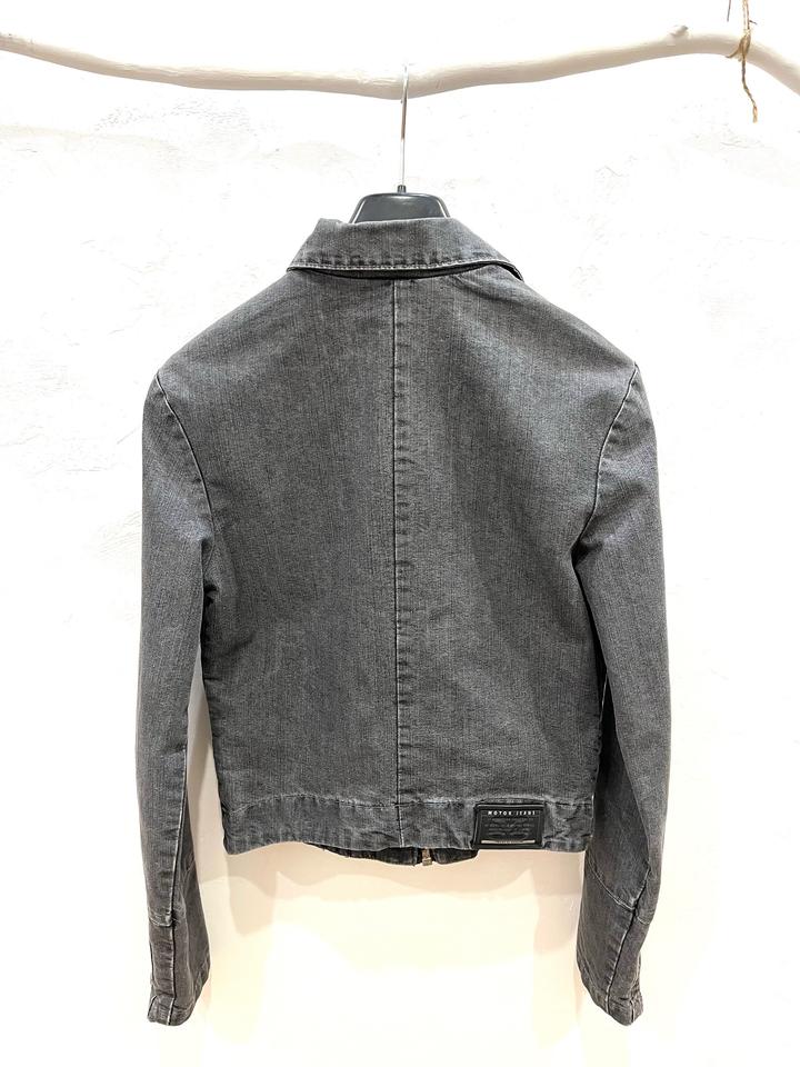 Куртка джинсовая.