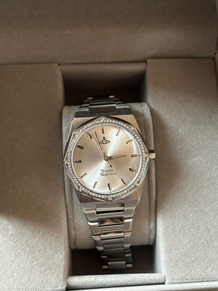 Часы Vivienne Westwood