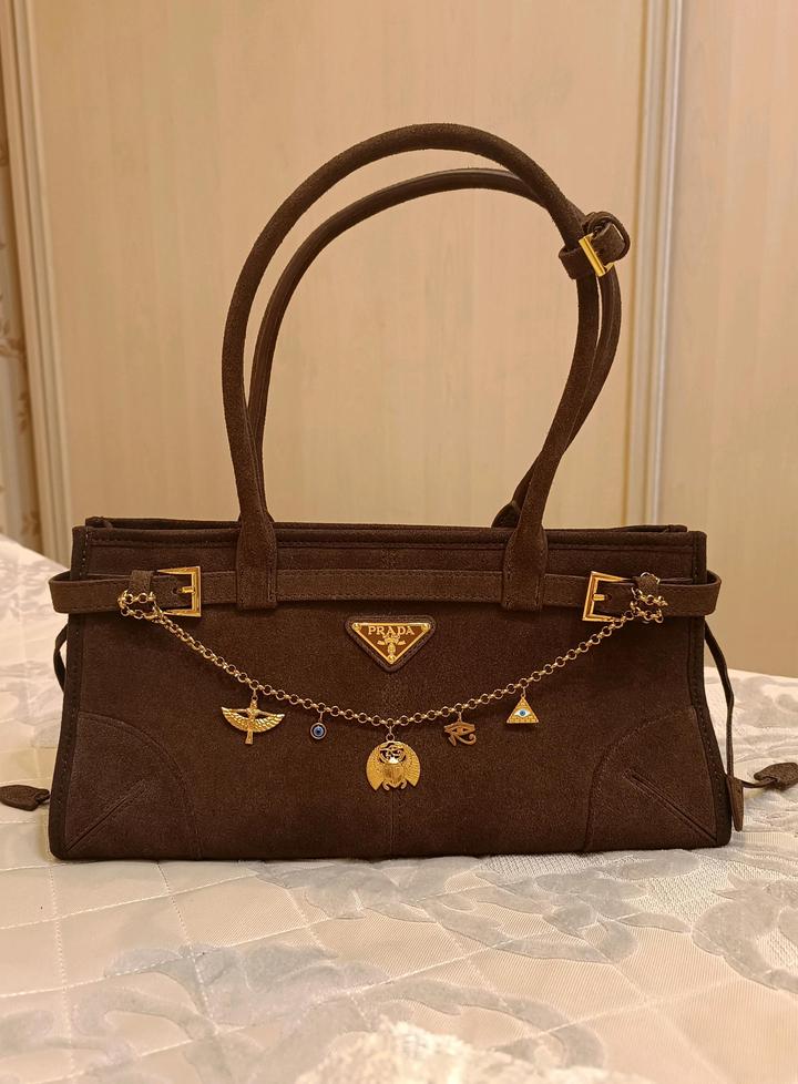 Сумка Prada Bonnie из натуральной замши