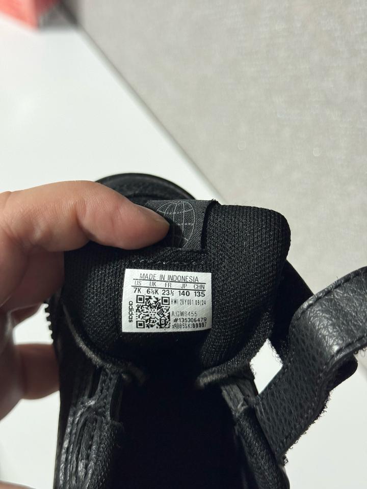 кроссовки adidas