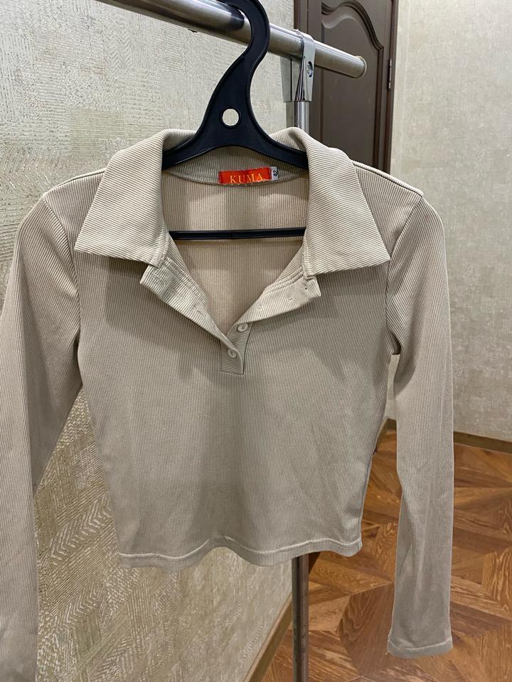 бежевый лонгслив