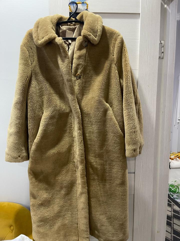 Песчанного цвета шуба овчина