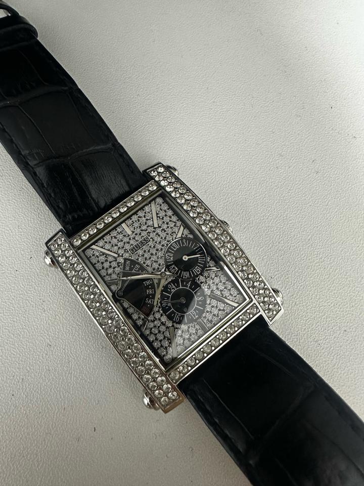 Часы Guess