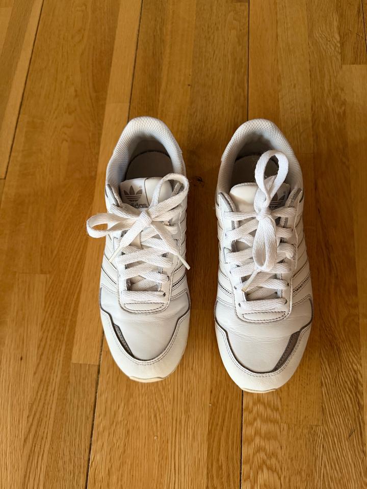 Кроссовки Adidas