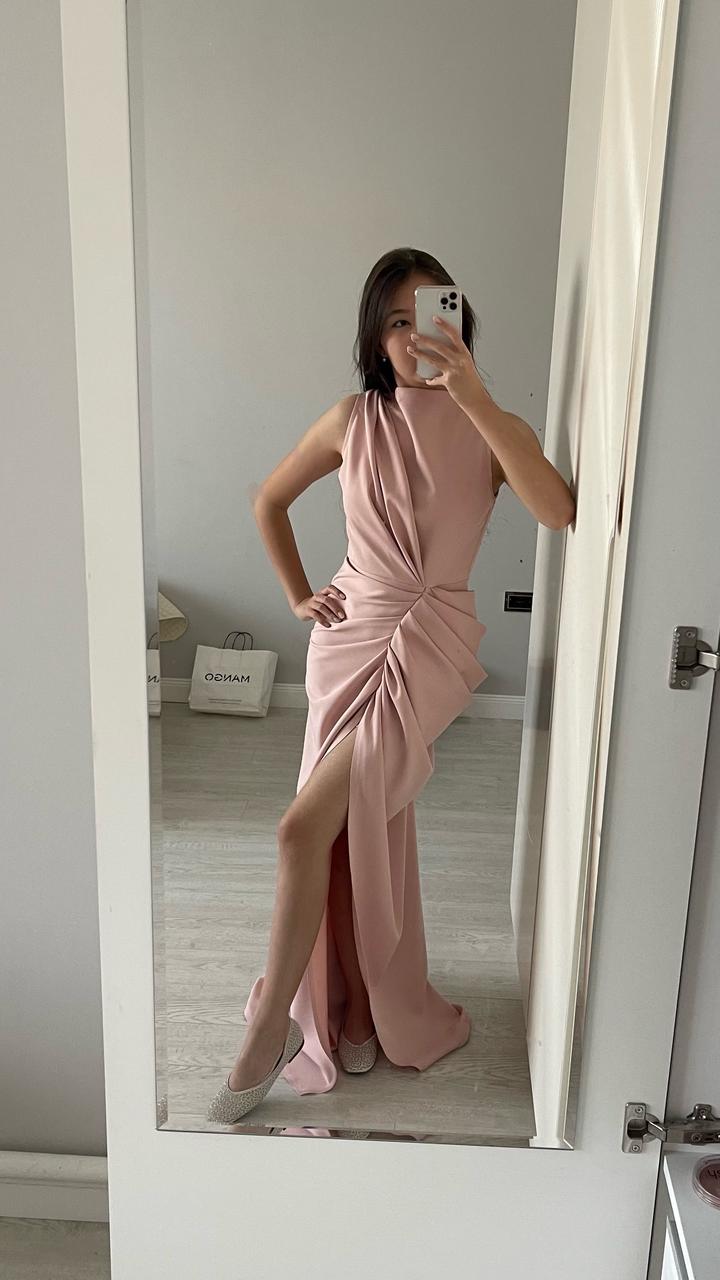 Элегантное вечернее платье