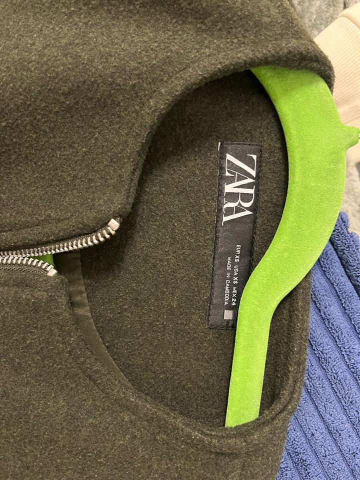 Zara бомбер, темно-зеленый