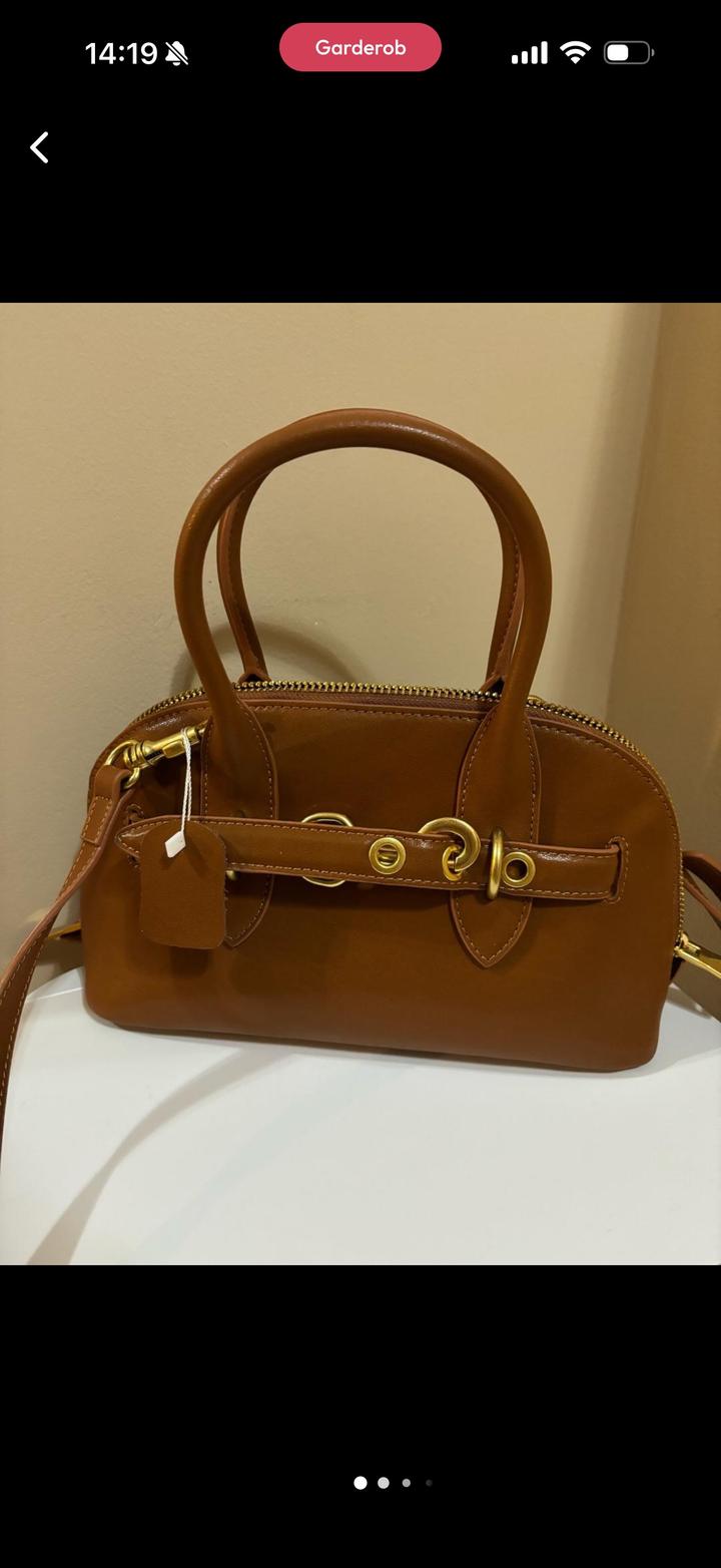 Кожаная сумка в стиле miu miu