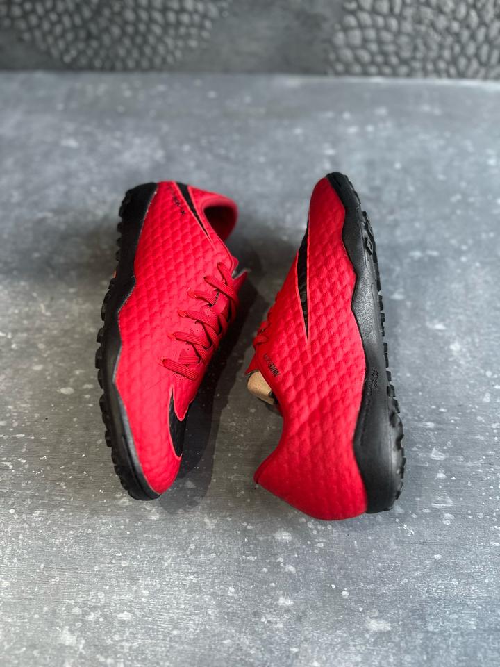 Сороконожки Nike Hypervenom