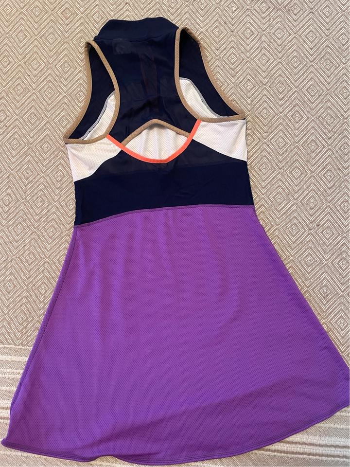 Теннисное платье Nike