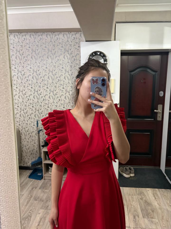 Красное платье