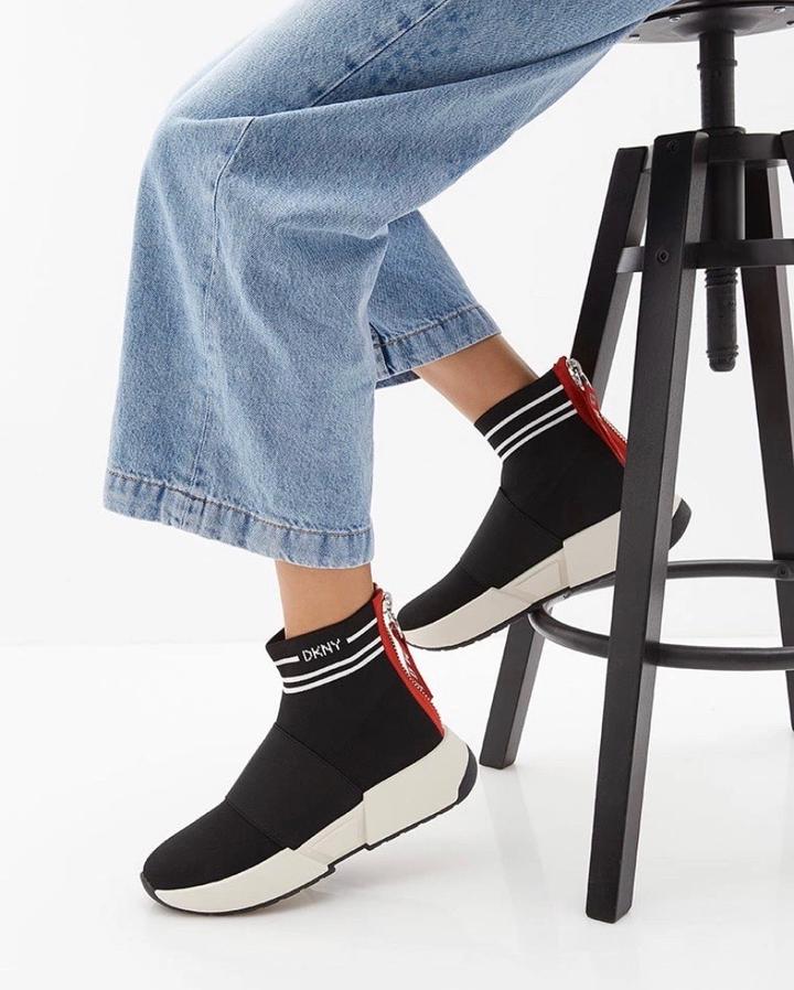 Кроссовки DKNY