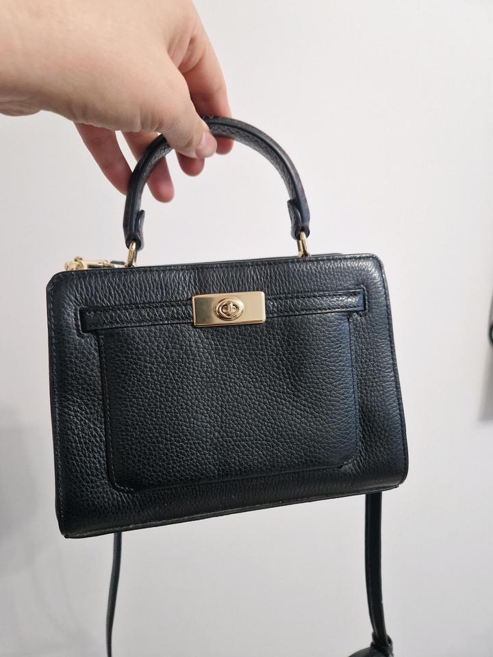 Чёрная сумочка от Coach