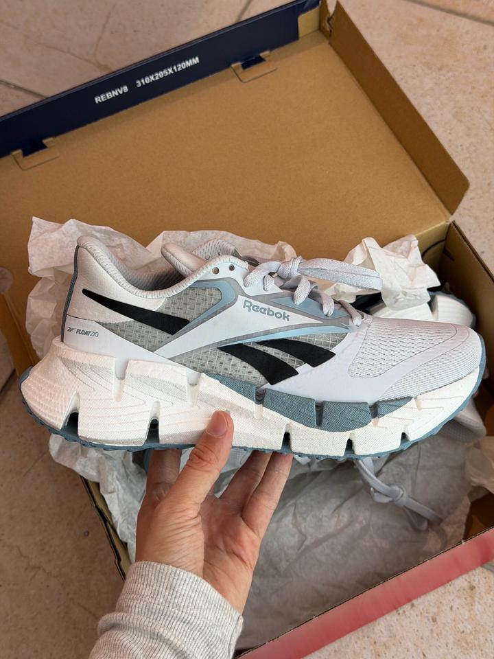 Женские кроссовки Reebok