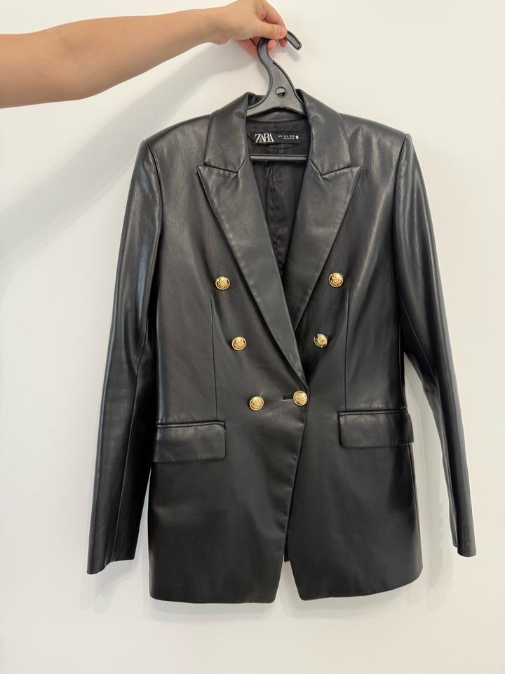 Стильный пиджак из эко-кожи Zara
