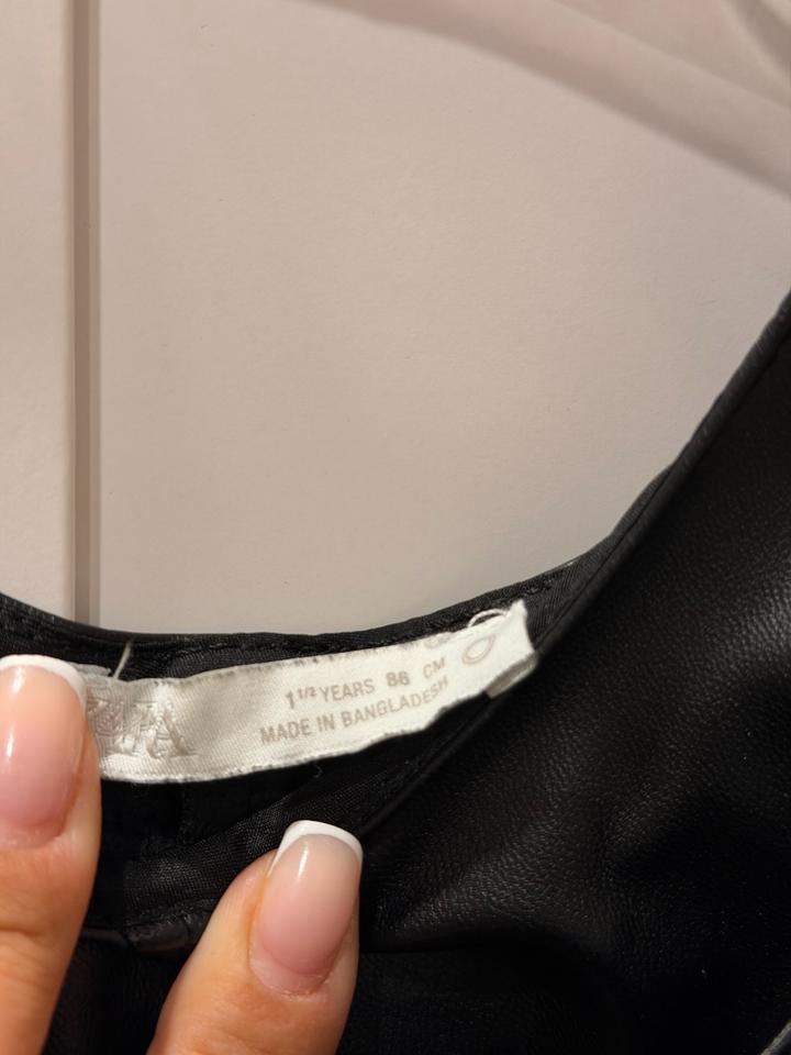 Черное кожаное платье Zara kids