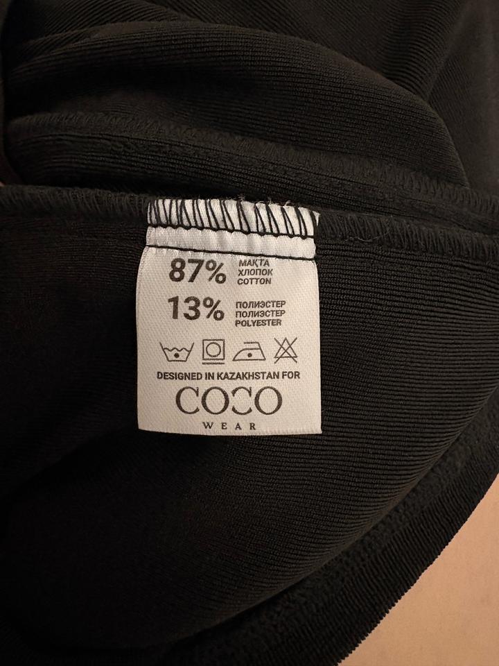 Черное платье от бренда Cocowear