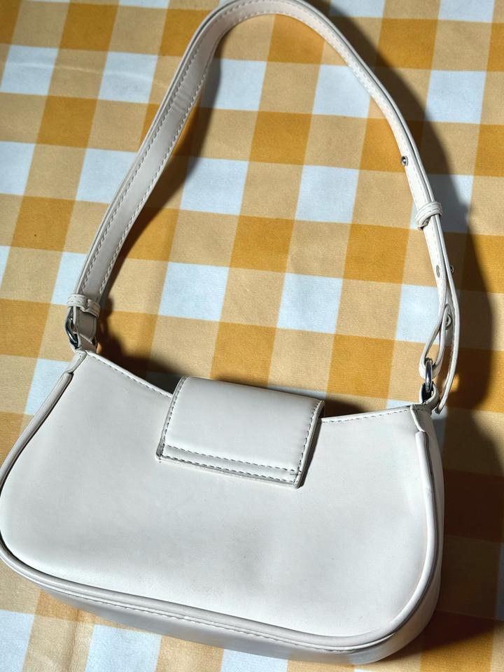 Белая сумочка