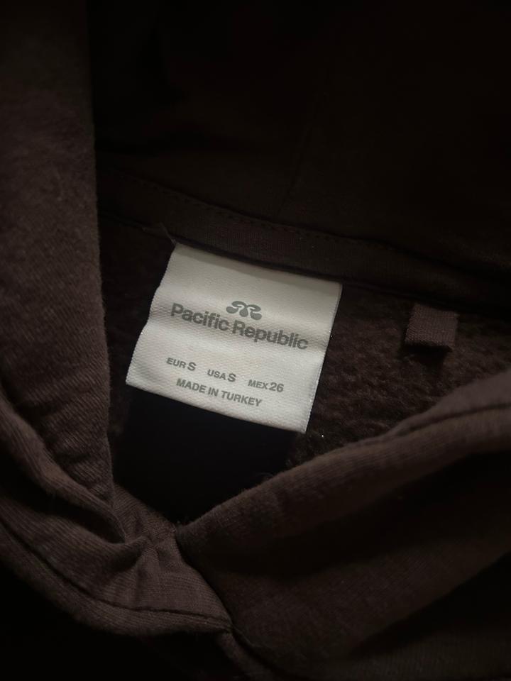 коричневая толстовка pull&bear