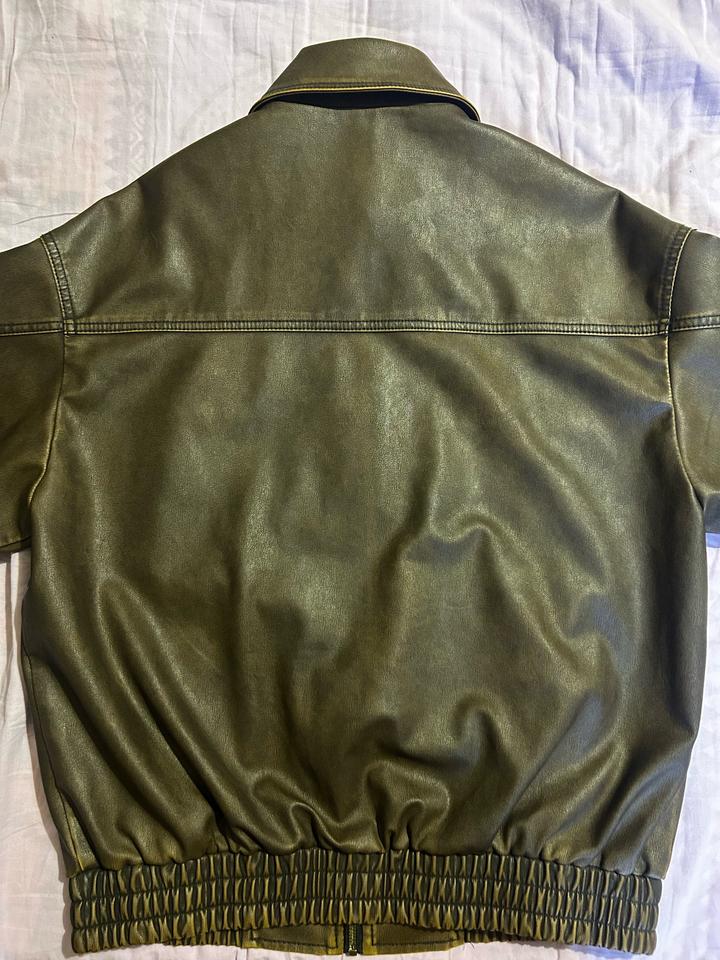 Коричневая кожанка Bershka