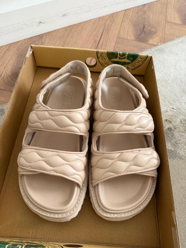 Сандалии Zara