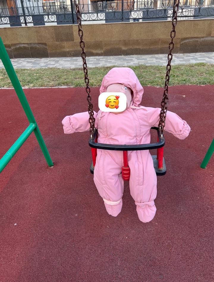 Зимний розовый комбинезон, подходит и на сейчас