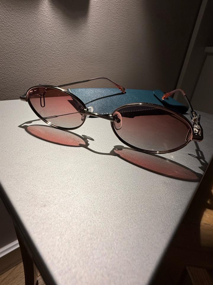 Солнцезащитные очки с чехлом