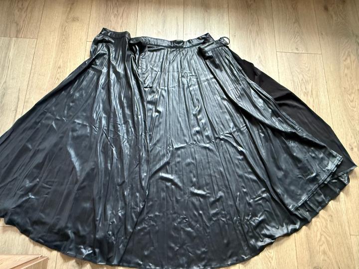 Черная юбка от Zara