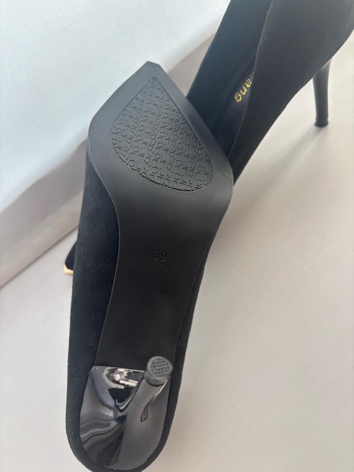 Черные каблуки