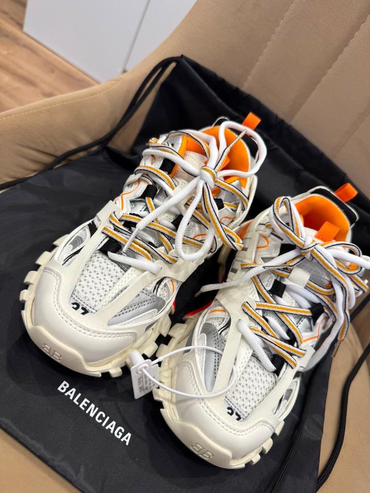 Стильные кроссовки Balenciaga