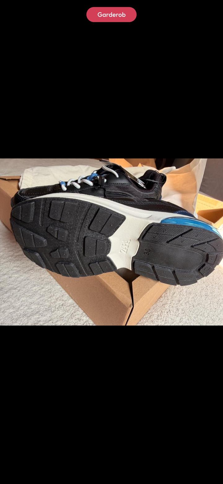 Продам кроссовки детские Zara