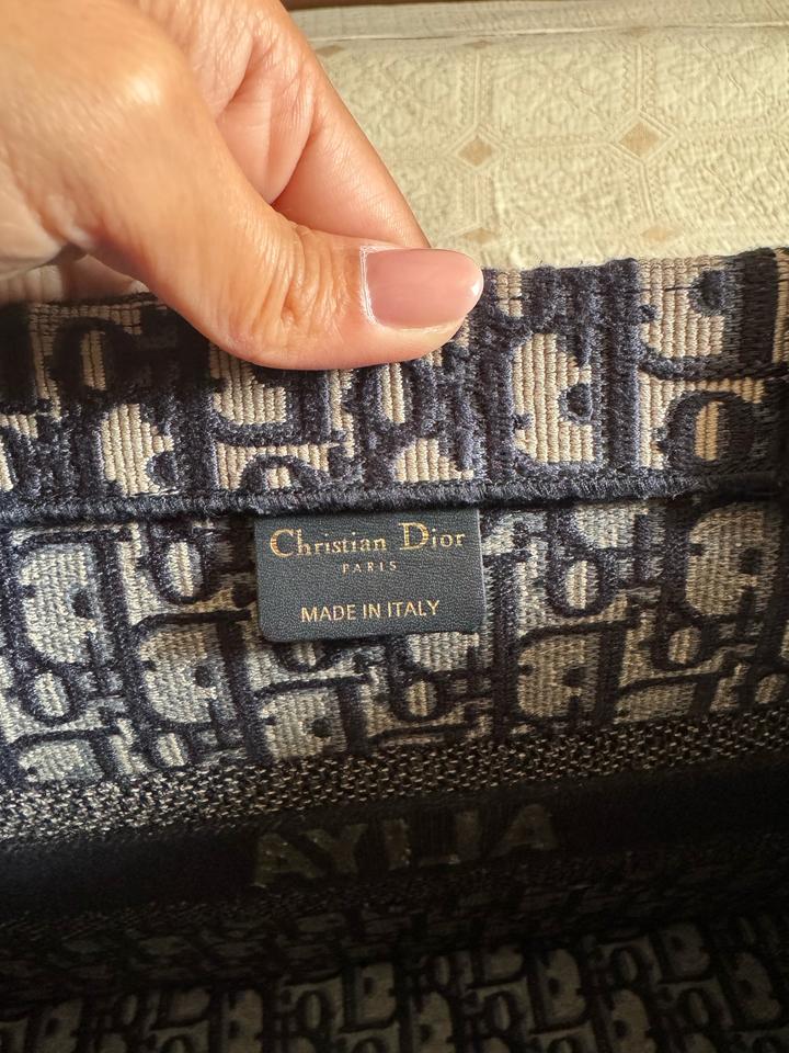 Medium Dior Book Tote для Алии