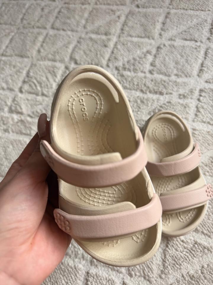 Сандалии crocs