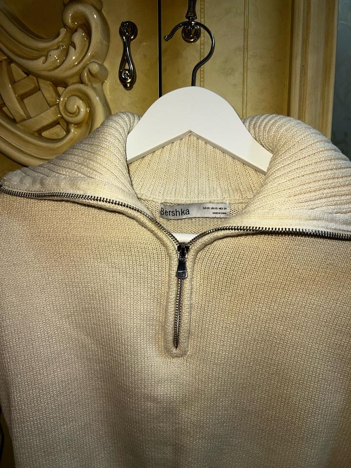 Свитер бежевый bershka