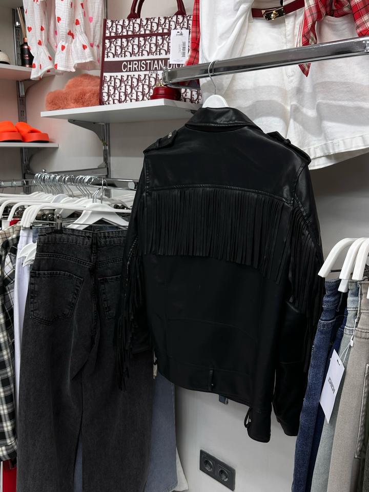 Куртка-косуха чёрная с бахромой