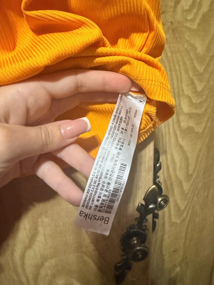 Яркий топ Bershka