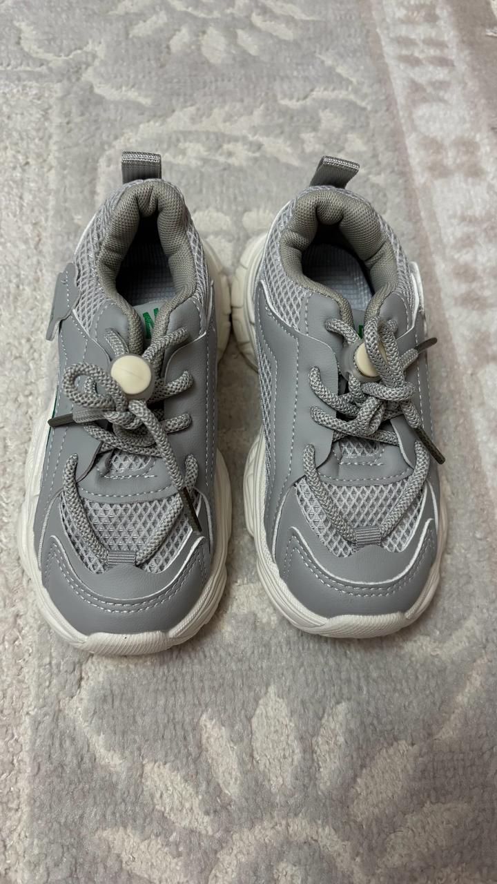 Унисекс кроссовки серые