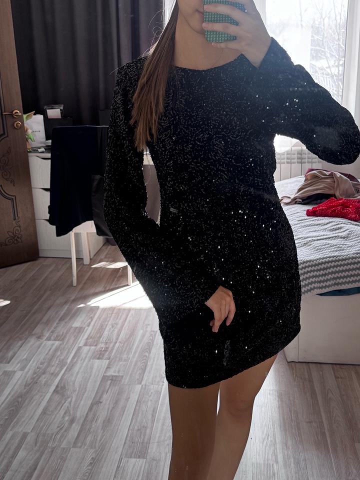 Платье с паетками