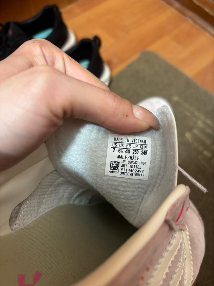 Розовые кроссовки Adidas Gazelle