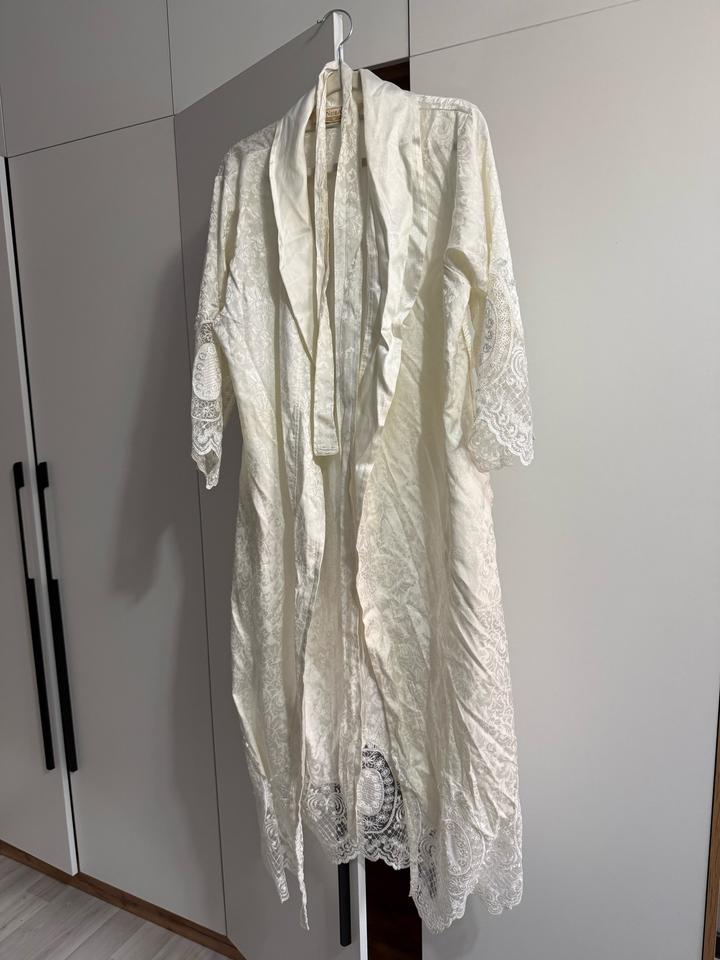 Халат одевала только на сьемку