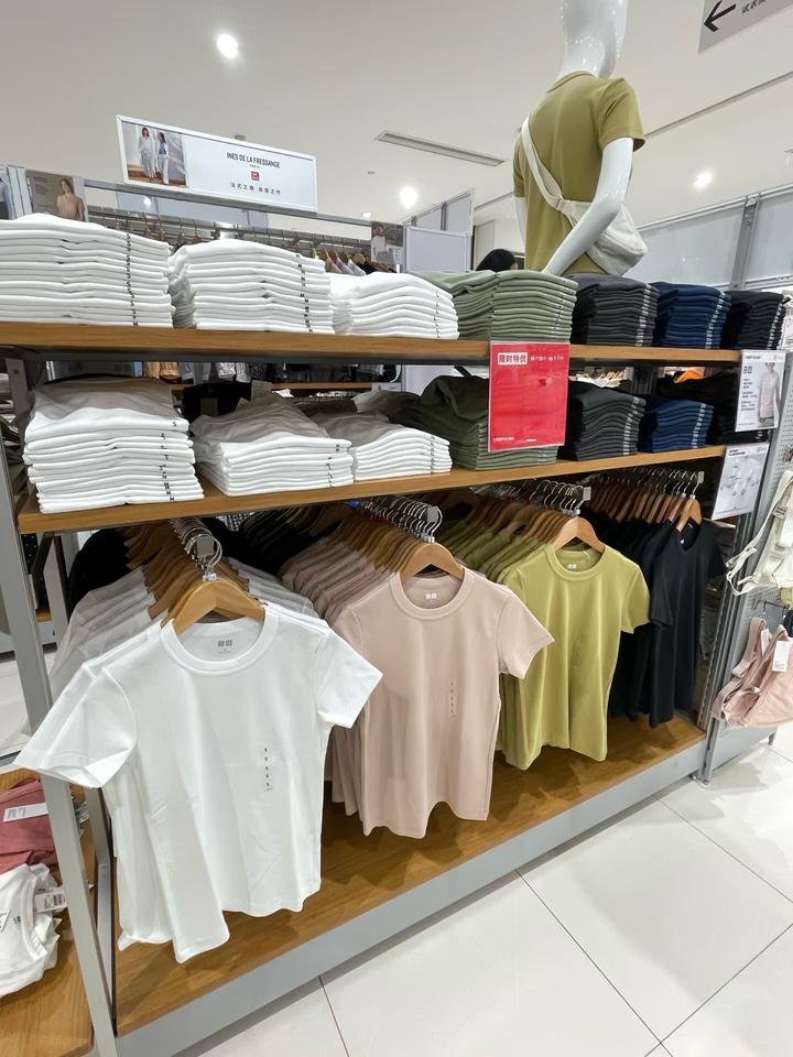 Футболки UNIQLO