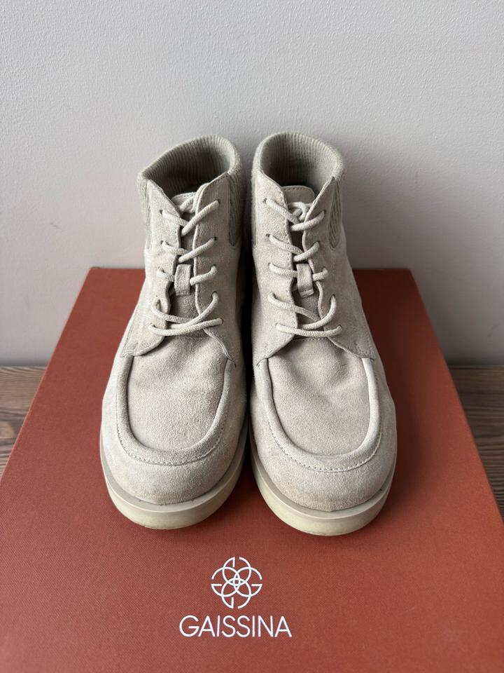 Бежевые ботинки