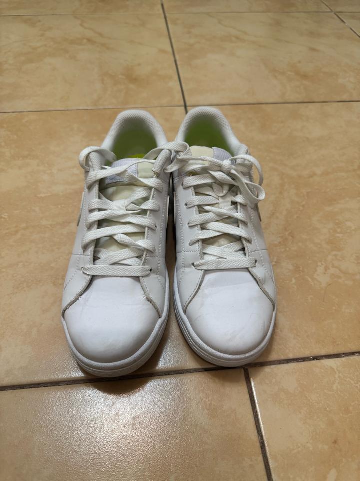 Продам кроссовки Nike